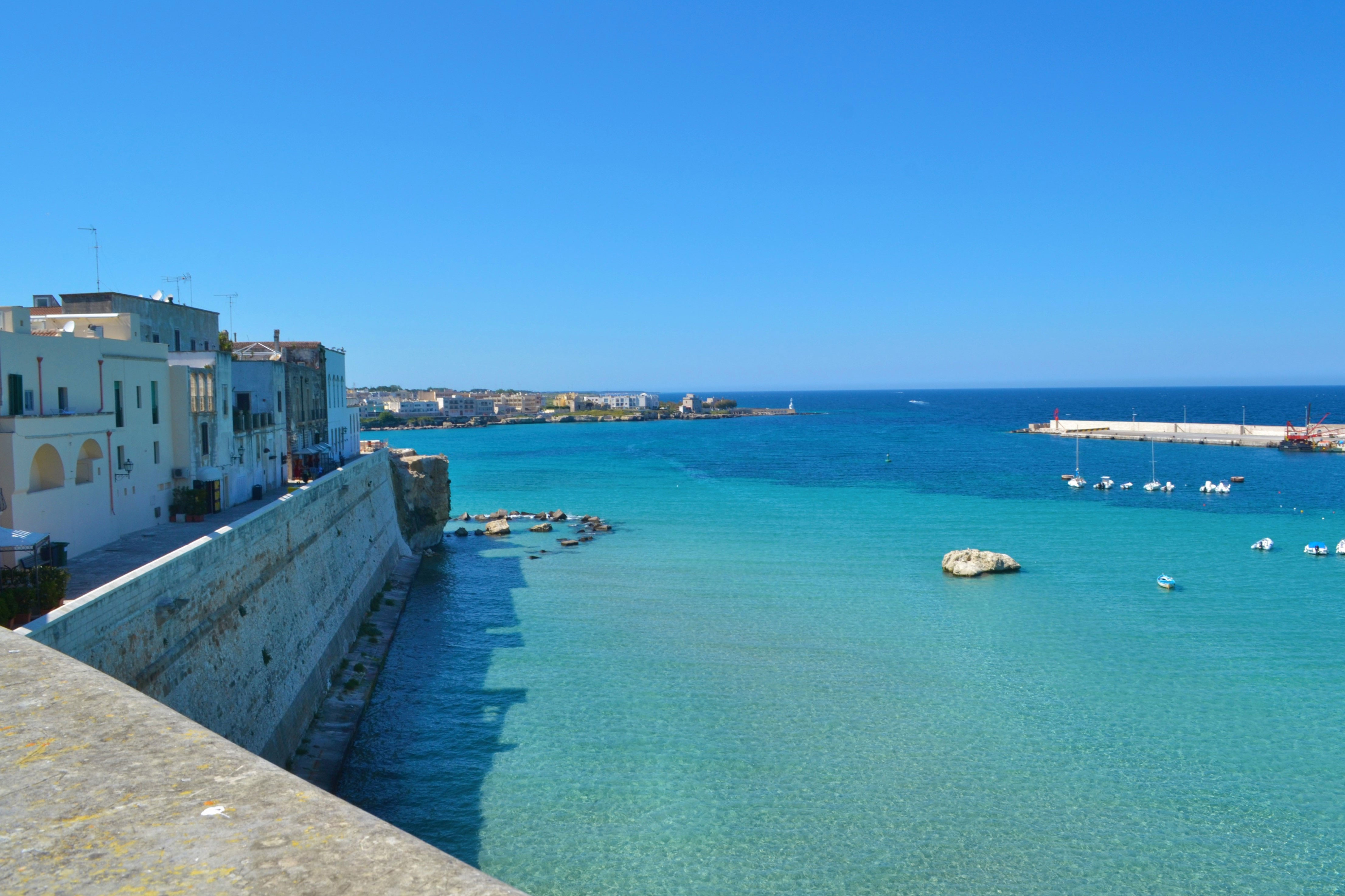 Puerto de Brindisi crucero por el Mediterráneo Costa Cruceros